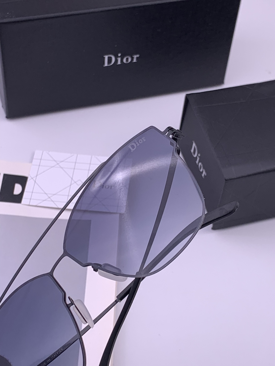 DIO*新款男女情侣款太阳iP电镀永不褪色 卖点：超轻超有弹性整幅眼镜无螺丝重要的是压不坏、镜片：高清尼