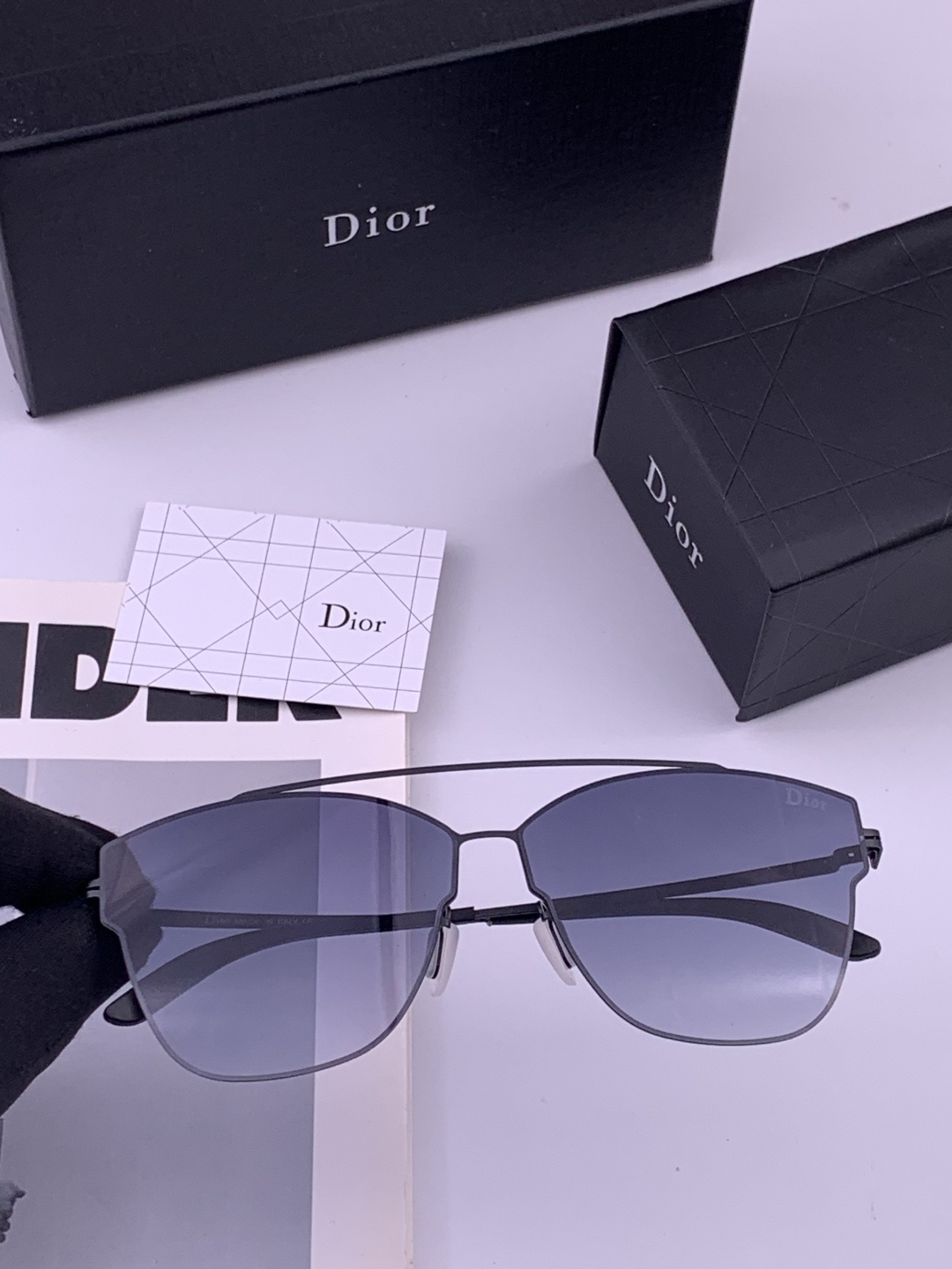 DIO*新款男女情侣款太阳iP电镀永不褪色 卖点：超轻超有弹性整幅眼镜无螺丝重要的是压不坏、镜片：高清尼