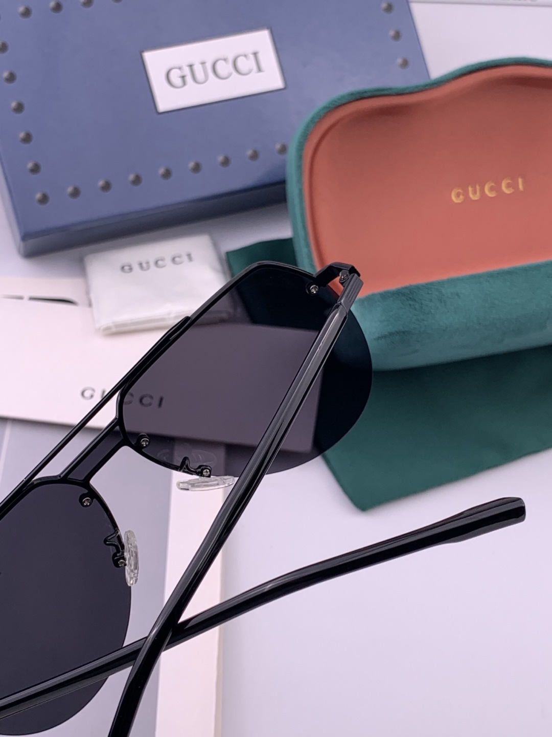 Gucci 🔥  高品质男女款墨镜   👍 进口宝丽来偏光镜片  🔥蛤蟆镜 开车钓鱼都可 🔥百搭显瘦墨镜