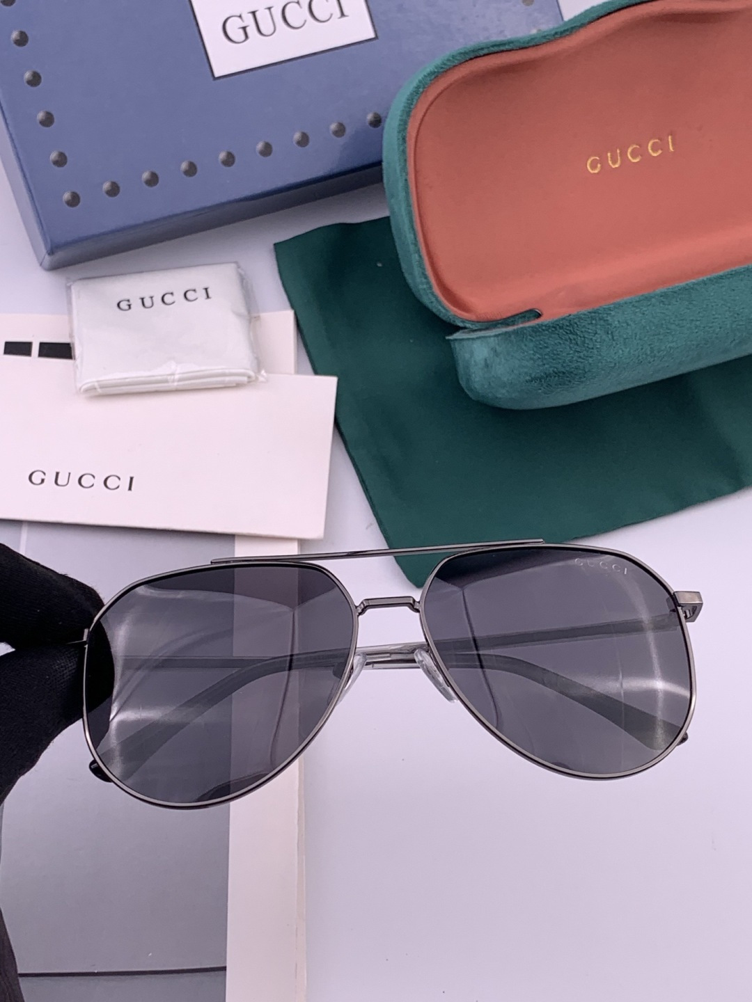Gucci 🔥  高品质男女款墨镜   👍 进口宝丽来偏光镜片  🔥蛤蟆镜 开车钓鱼都可 🔥百搭显瘦墨镜