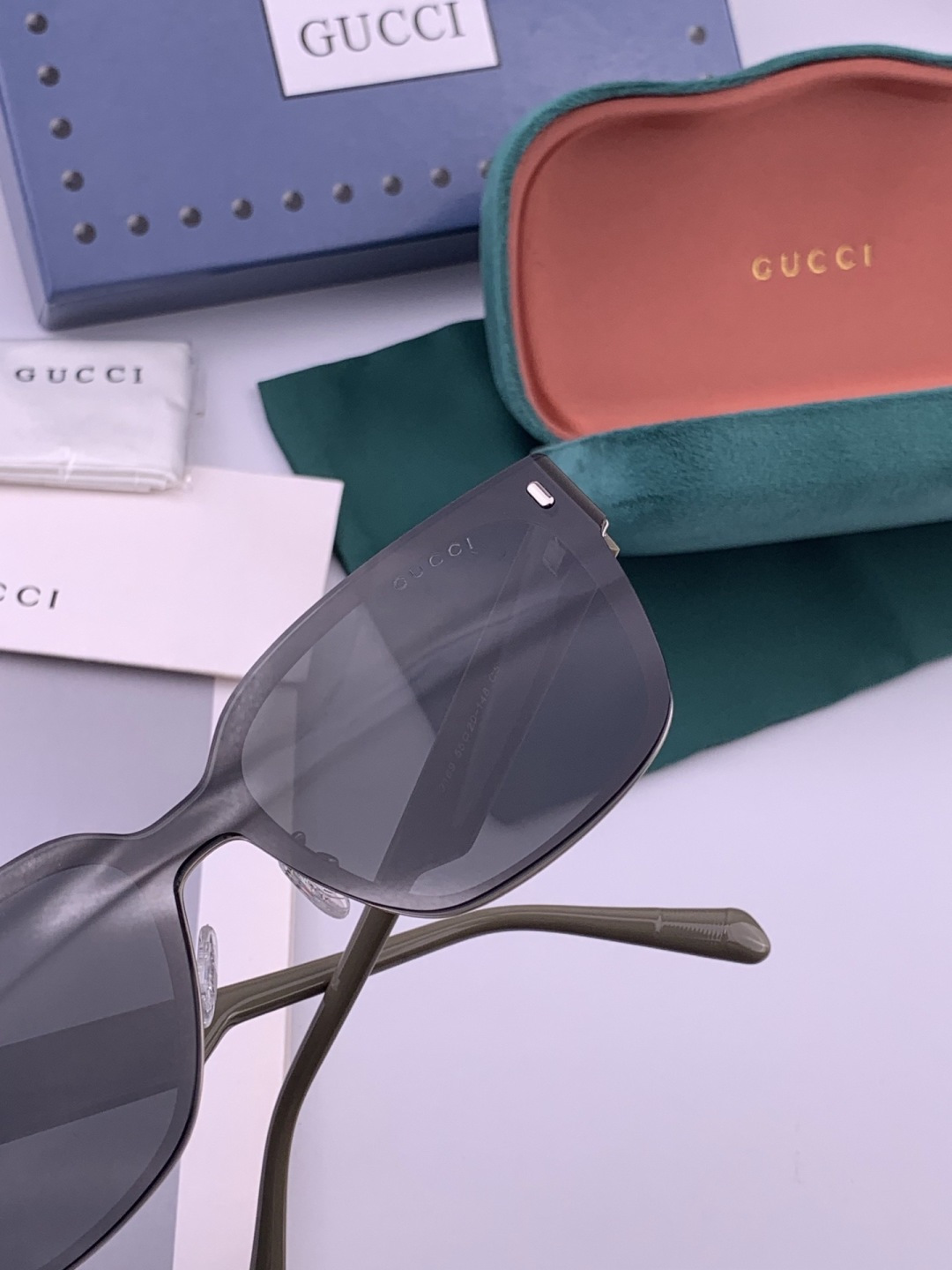 GUCCI  新款连体尼龙偏光太眼镜，情侣款时尚方框太阳镜佩戴舒适网红潮流款墨镜，大气女人范儿，大脸小脸