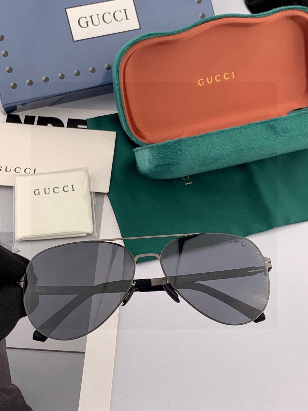 ♦️ GUCCI 新款男女情侣款太阳镜多边形墨镜iP电镀永不褪色 超轻超有弹性整幅眼镜无螺丝重要的是压不