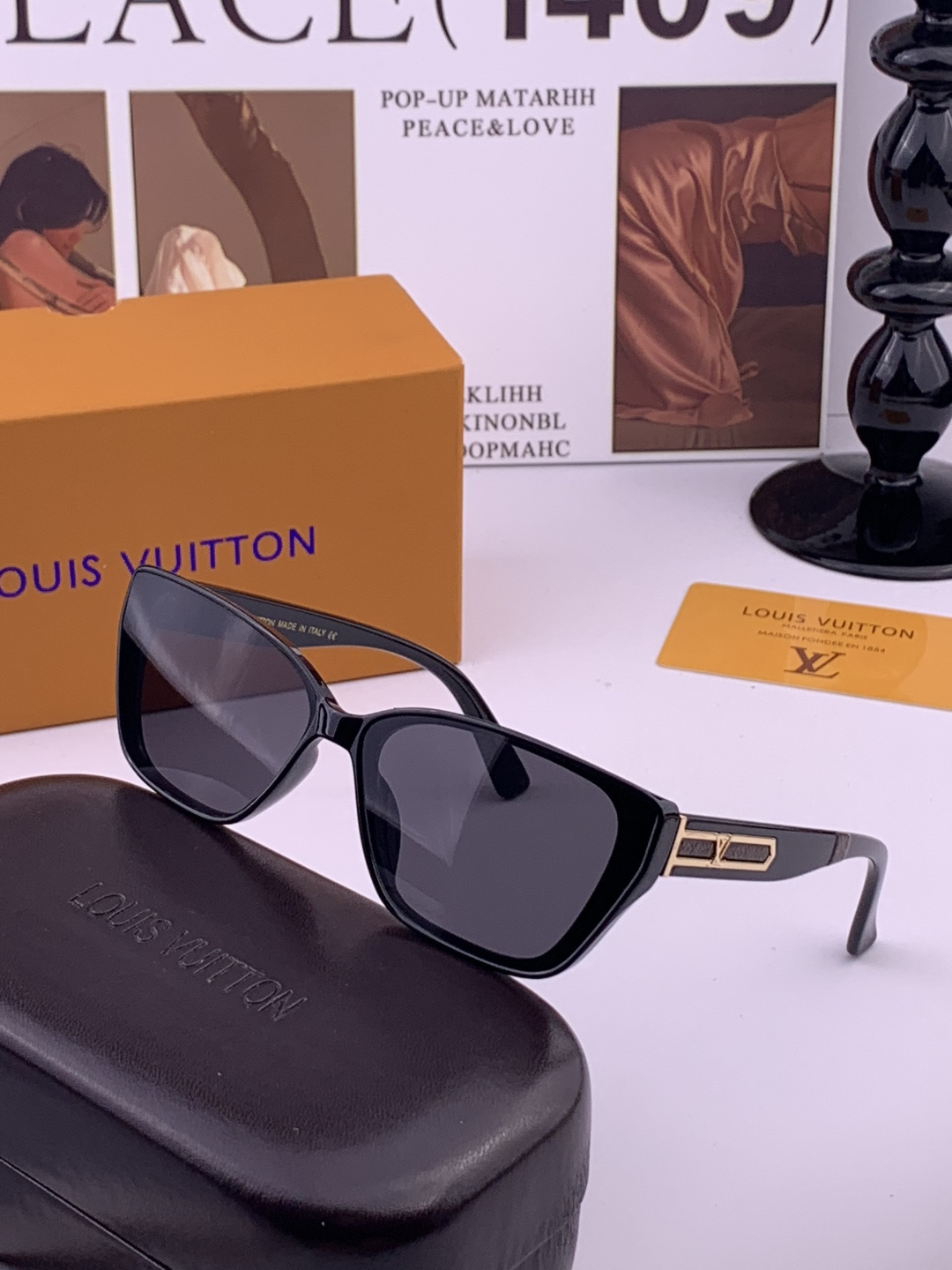 LV 开春新款  潮流爆款 时尚方框太阳镜 高品质 佩戴舒适 网红潮款墨镜 型号 L0552