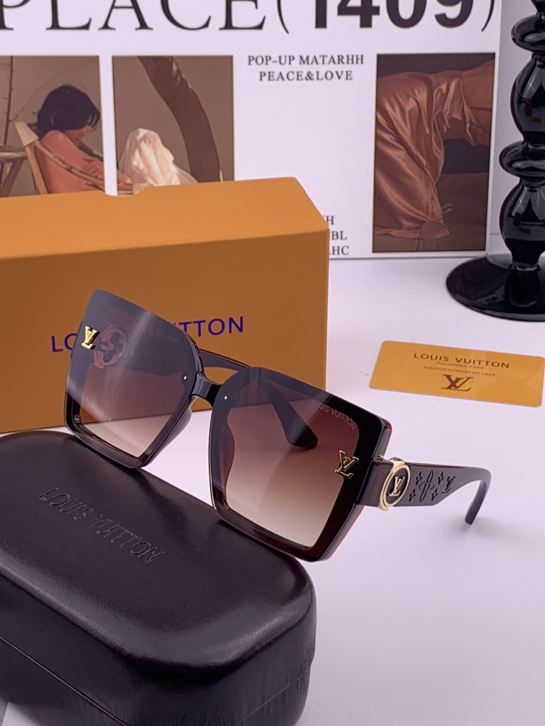 LV 开春新款  潮流爆款 时尚方框太阳镜 高品质 佩戴舒适 网红潮款墨镜 型号 L8623
