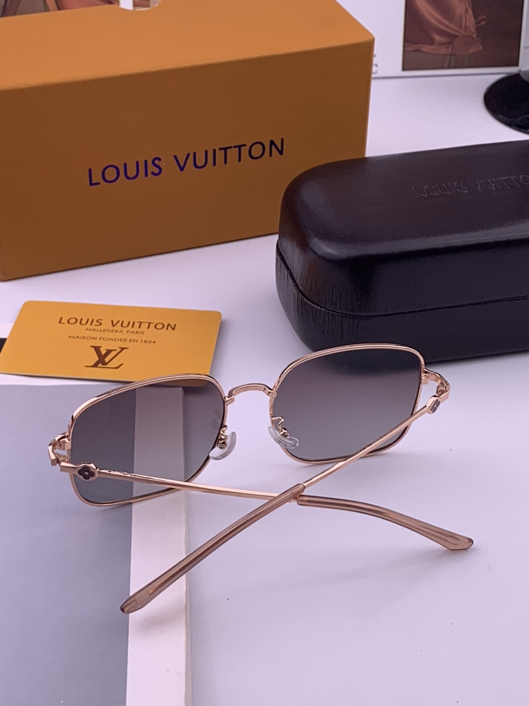 LV 🔥  高品质男女款墨镜   👍 进口宝丽来偏光镜片  🔥蛤蟆镜 开车钓鱼都可 🔥百搭显瘦墨镜韩版男