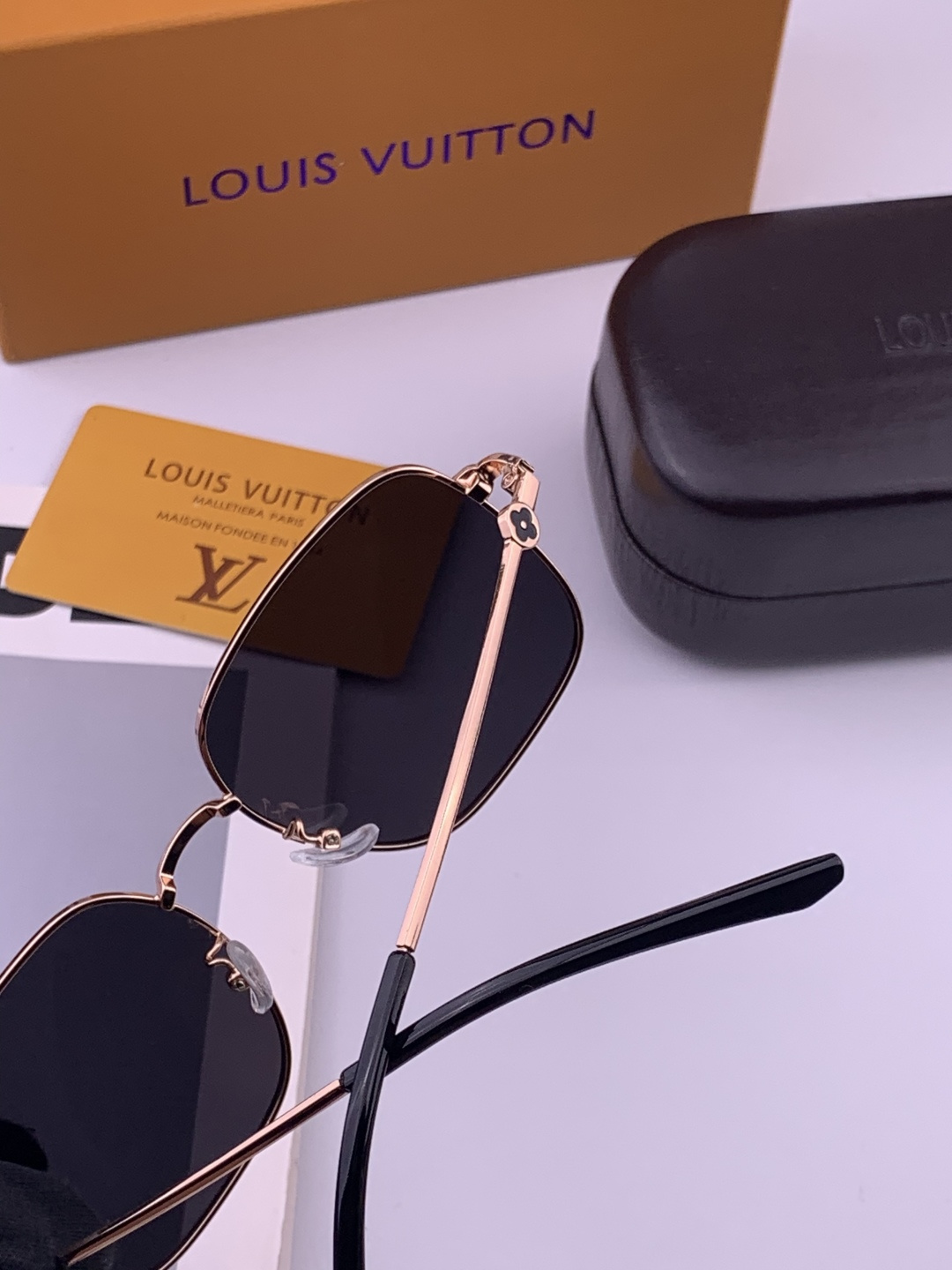 LV 🔥  高品质男女款墨镜   👍 进口宝丽来偏光镜片  🔥蛤蟆镜 开车钓鱼都可 🔥百搭显瘦墨镜韩版男