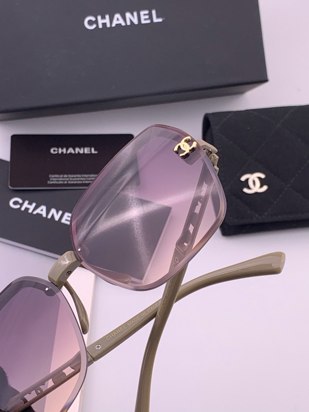 新品CHANEL 香奈儿太阳镜以独特魅力和前卫风格诠释春夏最新眼镜，质感超好佩带舒适 型号：CH6700