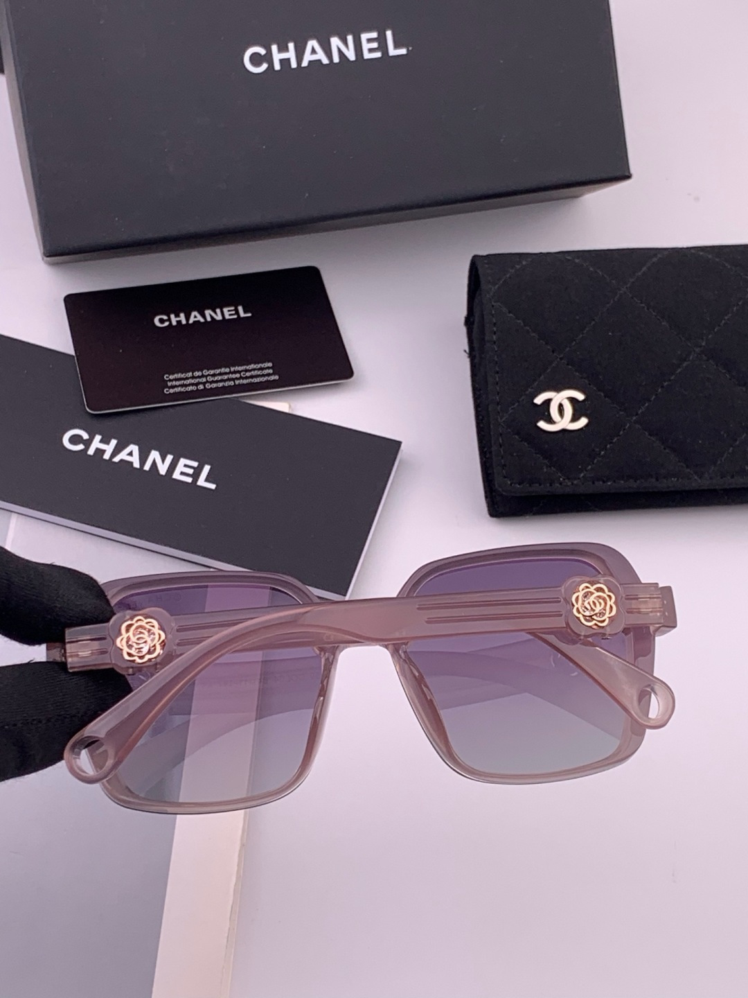 🔺CHANEL🔻官方早春新款，众多明星同款[色]香奈儿‼️‼️新款珍珠大框偏光墨镜 ，🌈🌈宝丽来超清偏光