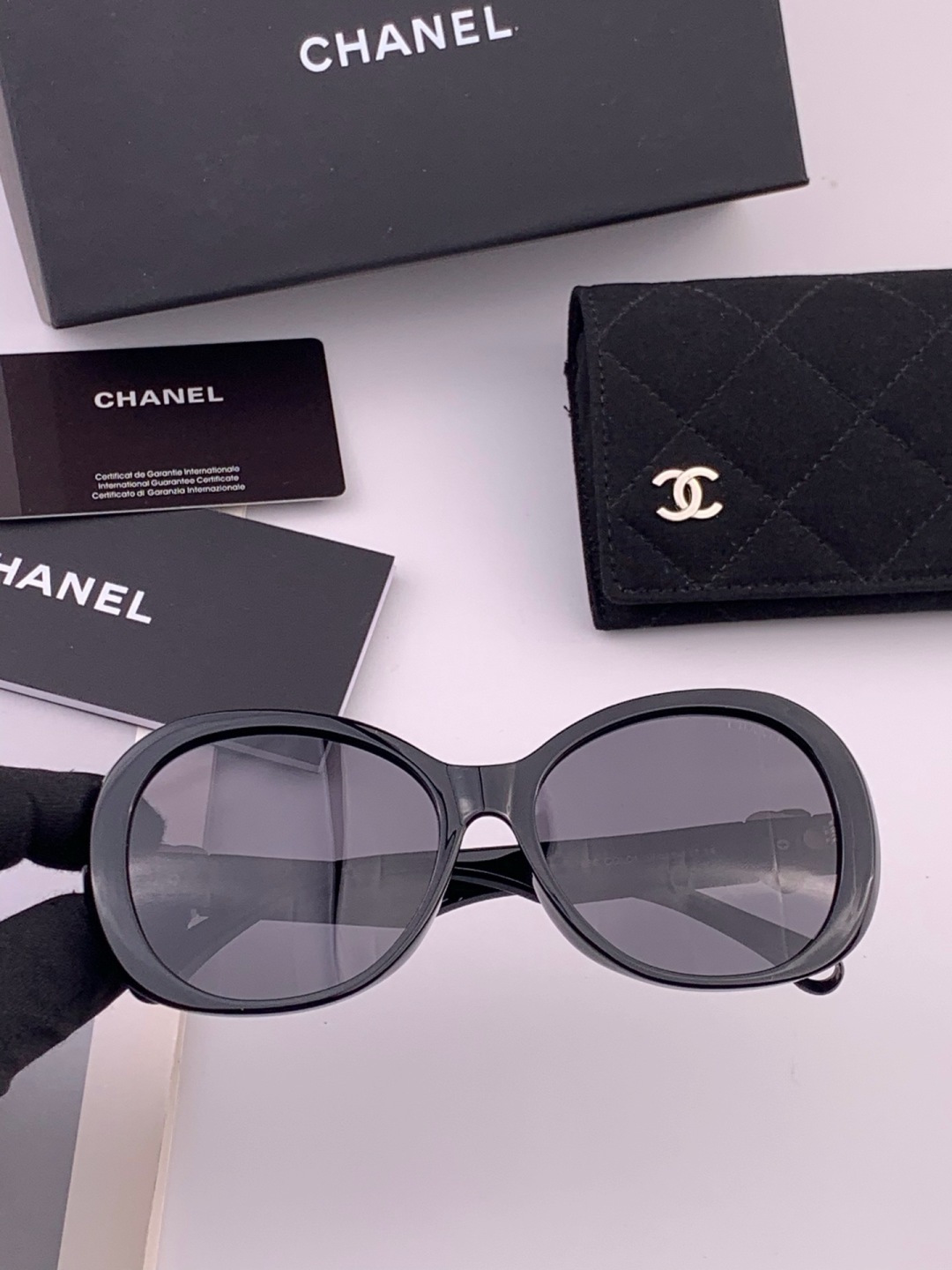 🔺CHANEL🔻官方早春新款，众多明星同款[色]香奈儿‼️‼️新款珍珠大框偏光墨镜 ，🌈🌈宝丽来超清偏光
