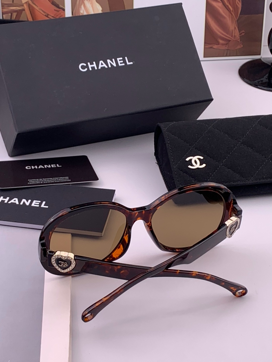 🔺CHANEL🔻官方早春新款，众多明星同款[色]香奈儿‼️‼️新款珍珠大框偏光墨镜 ，🌈🌈宝丽来超清偏光