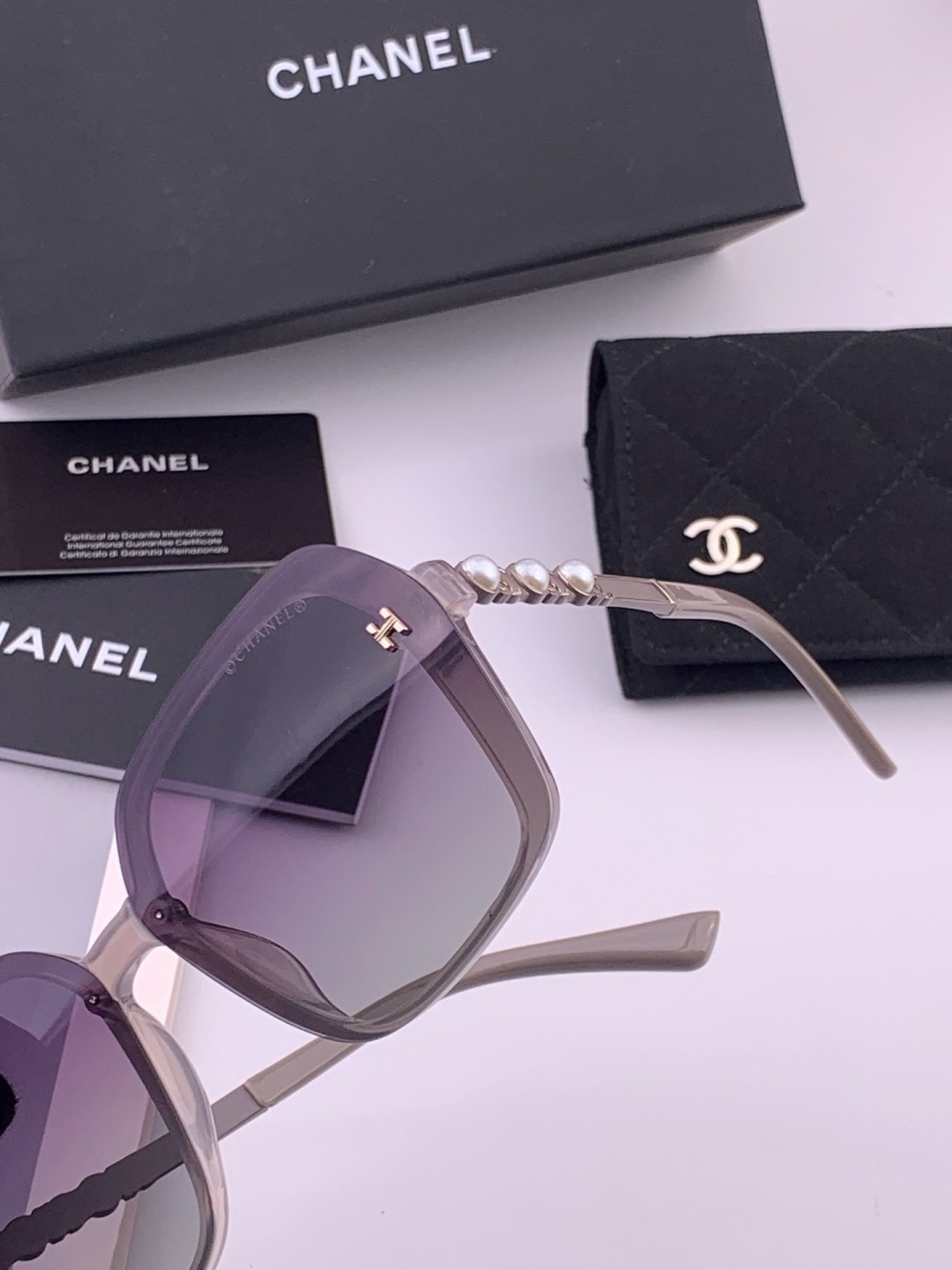 🔺CHANEL🔻官方早春新款，众多明星同款[色]香奈儿‼️‼️新款珍珠大框偏光墨镜 ，🌈🌈宝丽来超清偏光