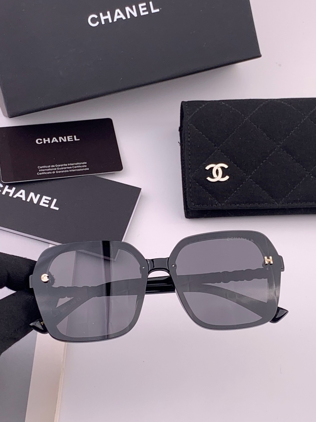 🔺CHANEL🔻官方早春新款，众多明星同款[色]香奈儿‼️‼️新款珍珠大框偏光墨镜 ，🌈🌈宝丽来超清偏光