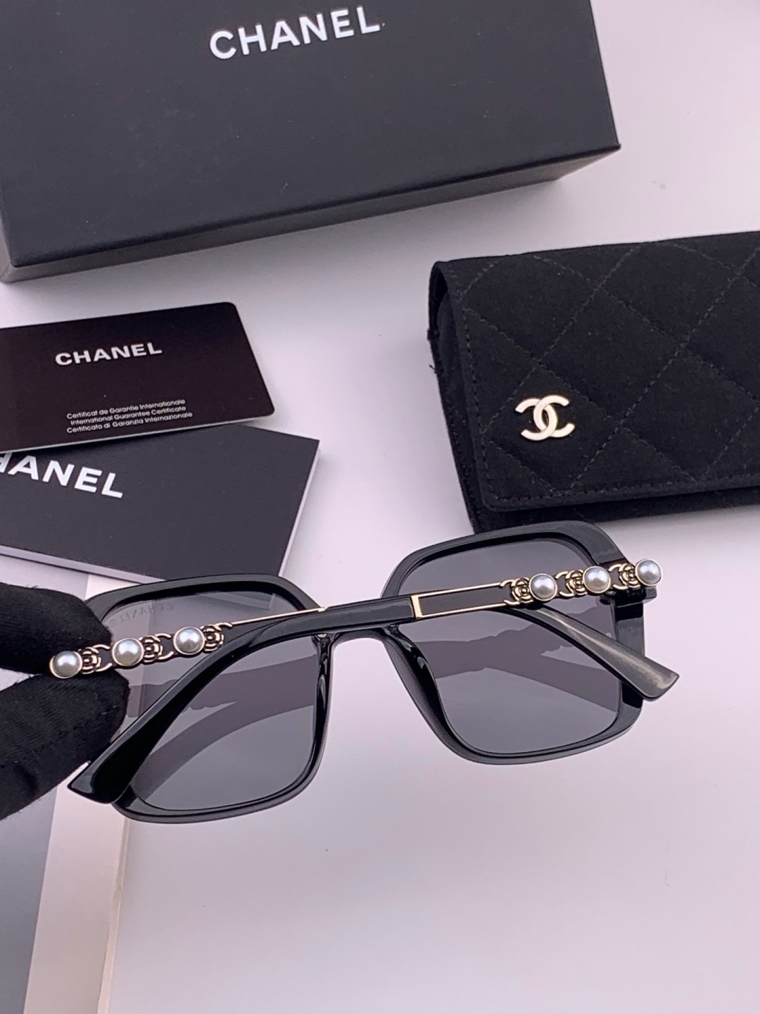 🔺CHANEL🔻官方早春新款，众多明星同款[色]香奈儿‼️‼️新款珍珠大框偏光墨镜 ，🌈🌈宝丽来超清偏光