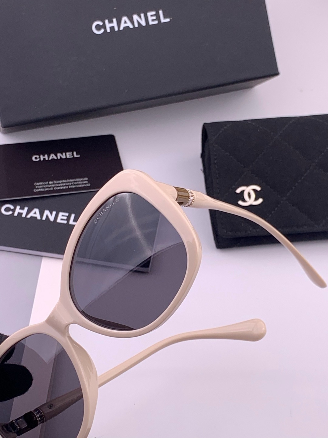 【CHANEL】香奈儿 新款潮流爆款 时尚方框太阳镜 佩戴舒适 网红潮款墨镜  女士高清加厚偏光太阳镜🕶
