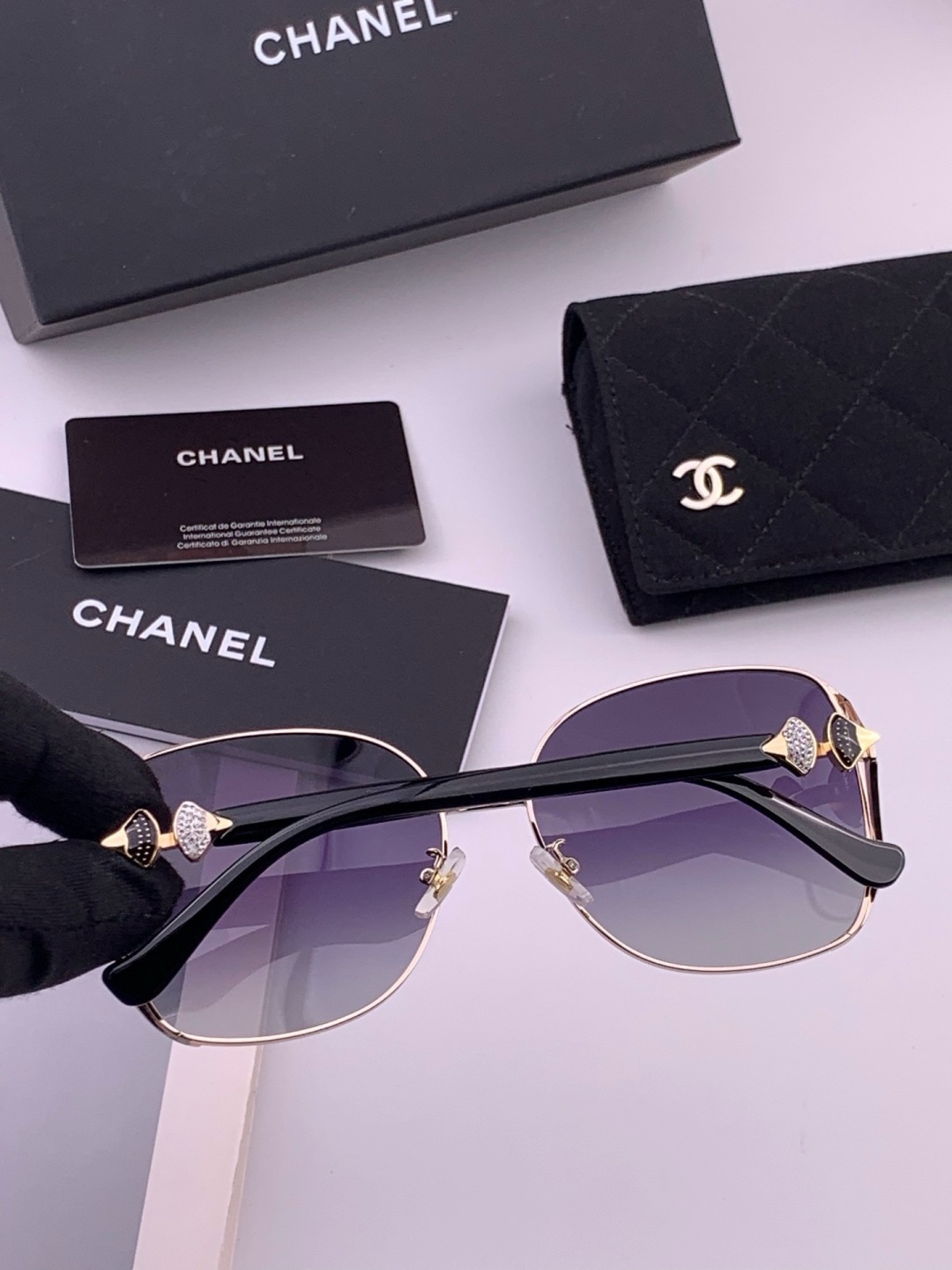 🔺CHANEL🔻官方早春新款，众多明星同款[色]香奈儿‼️‼️新款框偏光墨镜 ，🌈🌈宝丽来超清偏光太阳镜