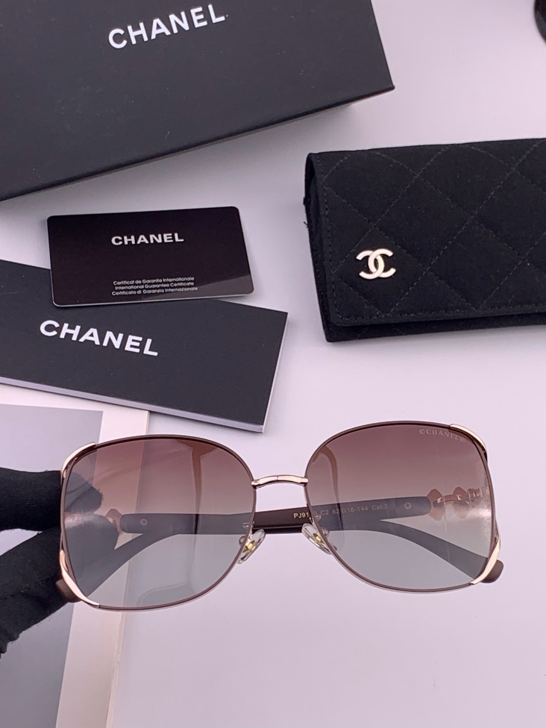 🔺CHANEL🔻官方早春新款，众多明星同款[色]香奈儿‼️‼️新款框偏光墨镜 ，🌈🌈宝丽来超清偏光太阳镜