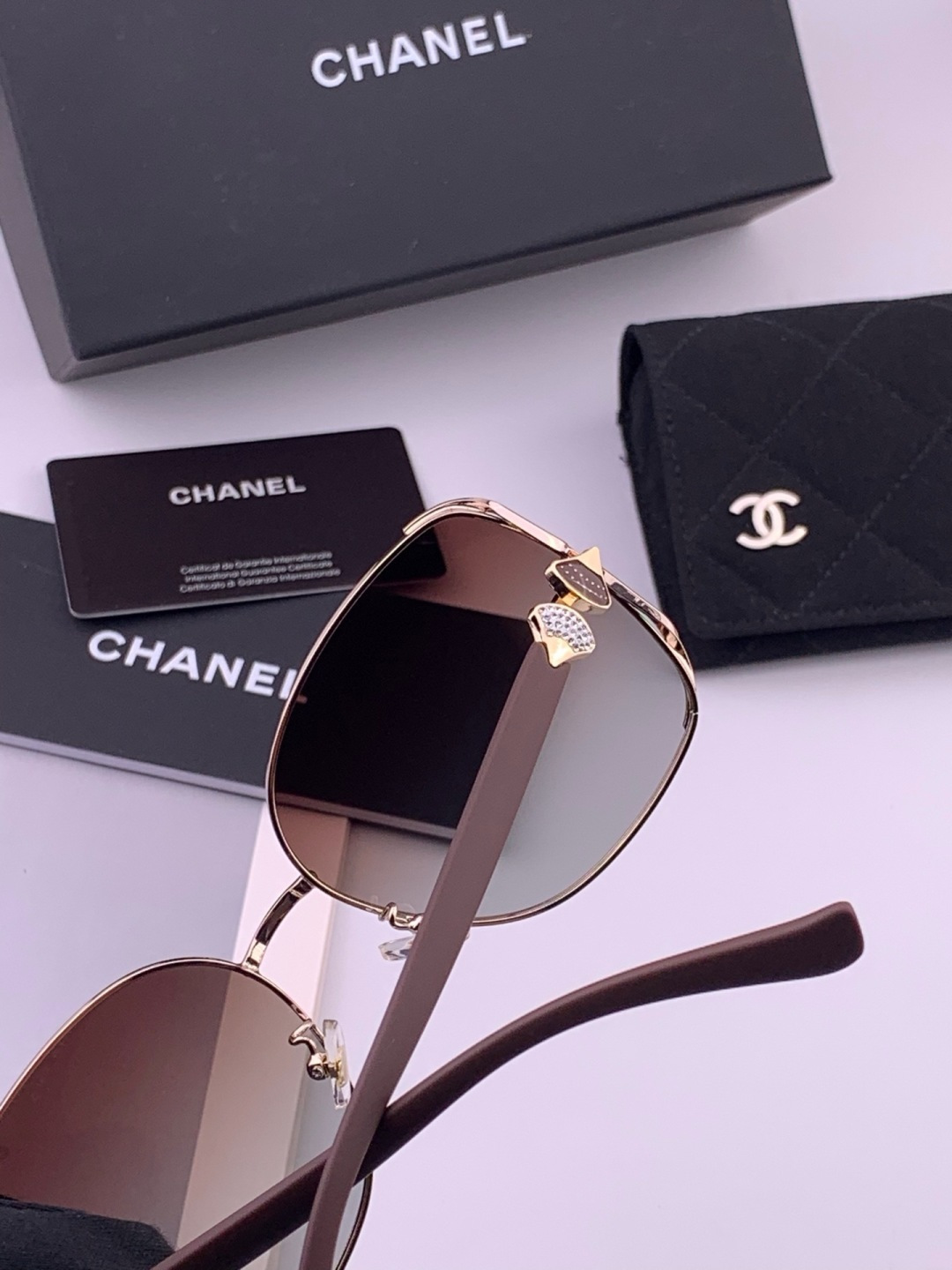 🔺CHANEL🔻官方早春新款，众多明星同款[色]香奈儿‼️‼️新款框偏光墨镜 ，🌈🌈宝丽来超清偏光太阳镜