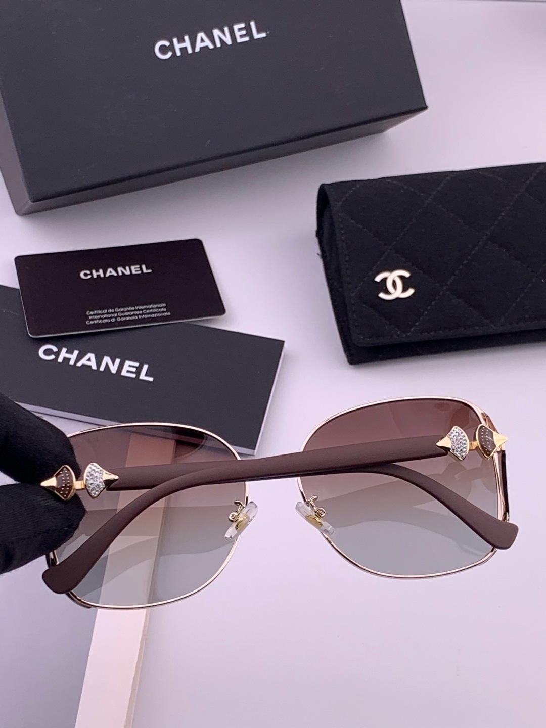 🔺CHANEL🔻官方早春新款，众多明星同款[色]香奈儿‼️‼️新款框偏光墨镜 ，🌈🌈宝丽来超清偏光太阳镜