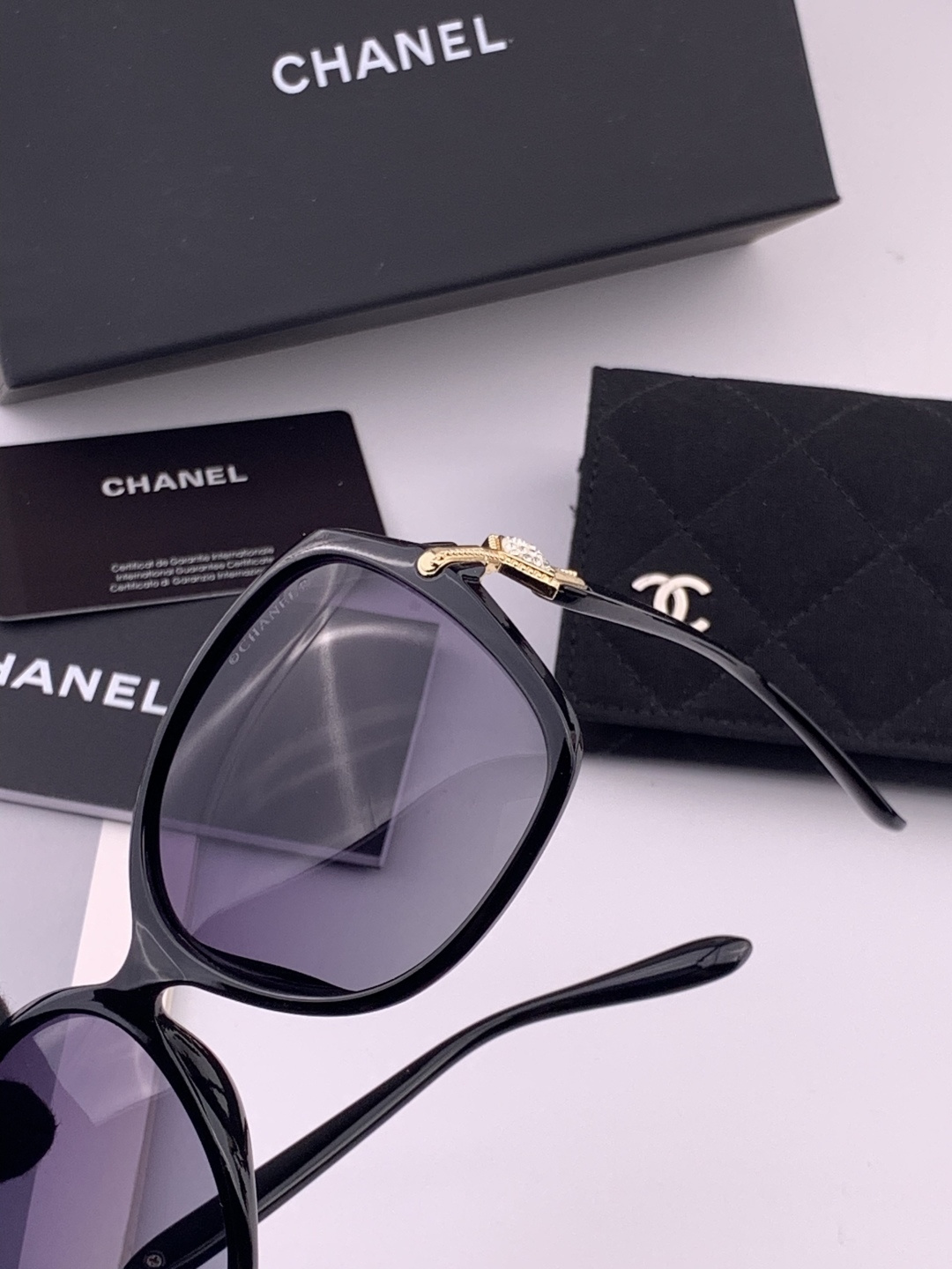 🔺CHANEL🔻官方早春新款，众多明星同款[色]香奈儿‼️‼️新款大框偏光墨镜 ，🌈🌈宝丽来超清偏光太阳
