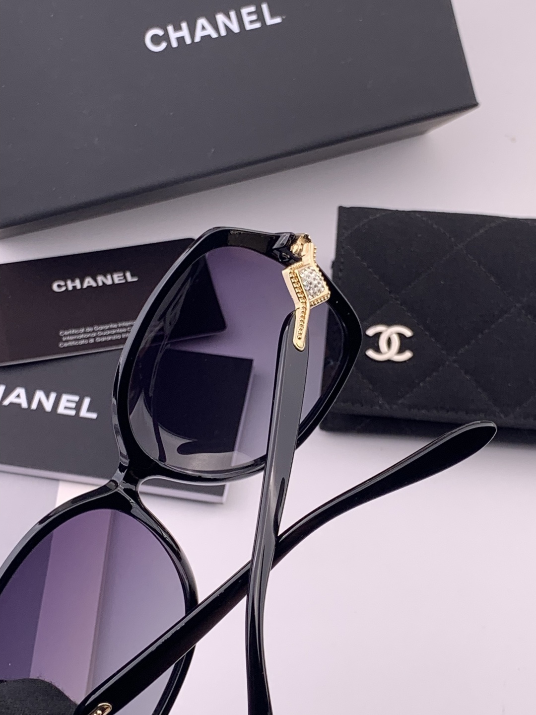 🔺CHANEL🔻官方早春新款，众多明星同款[色]香奈儿‼️‼️新款大框偏光墨镜 ，🌈🌈宝丽来超清偏光太阳