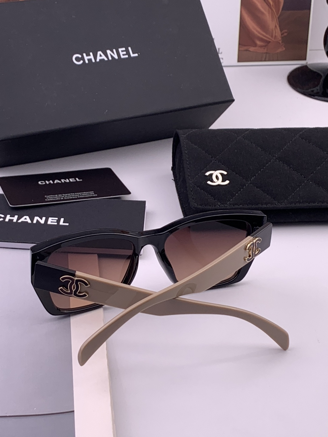 Chanel大框太阳镜墨镜  经典的方框设计，不挑脸型，无论搭配大衣还是连衣裙都非常显气质偏光镜片预防紫