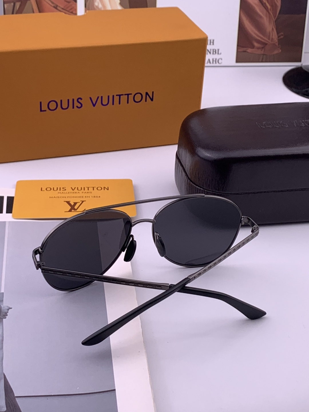 LV🔥高品质男女款”太阳镜🔥 开车钓鱼都可🔥百搭显瘦墨镜韩版男士飞行员大框司机开车防紫外线太阳镜，型号：