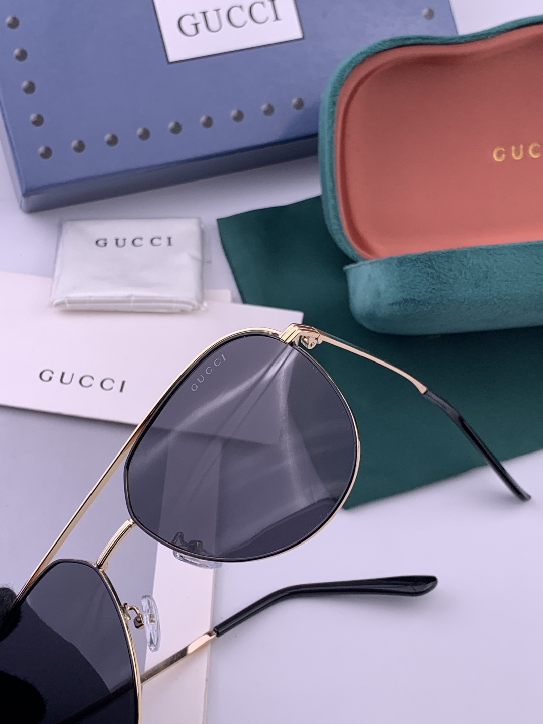 Gucci 🔥  高品质男女款墨镜   👍 进口宝丽来偏光镜片  🔥蛤蟆镜 开车钓鱼都可 🔥百搭显瘦墨镜