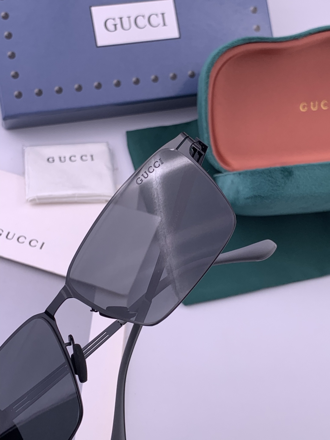 ♦️GUCCI 新款男女情侣款太阳镜多边形墨镜iP电镀永不褪色 超轻超有弹性整幅眼镜无螺丝重要的是压不坏