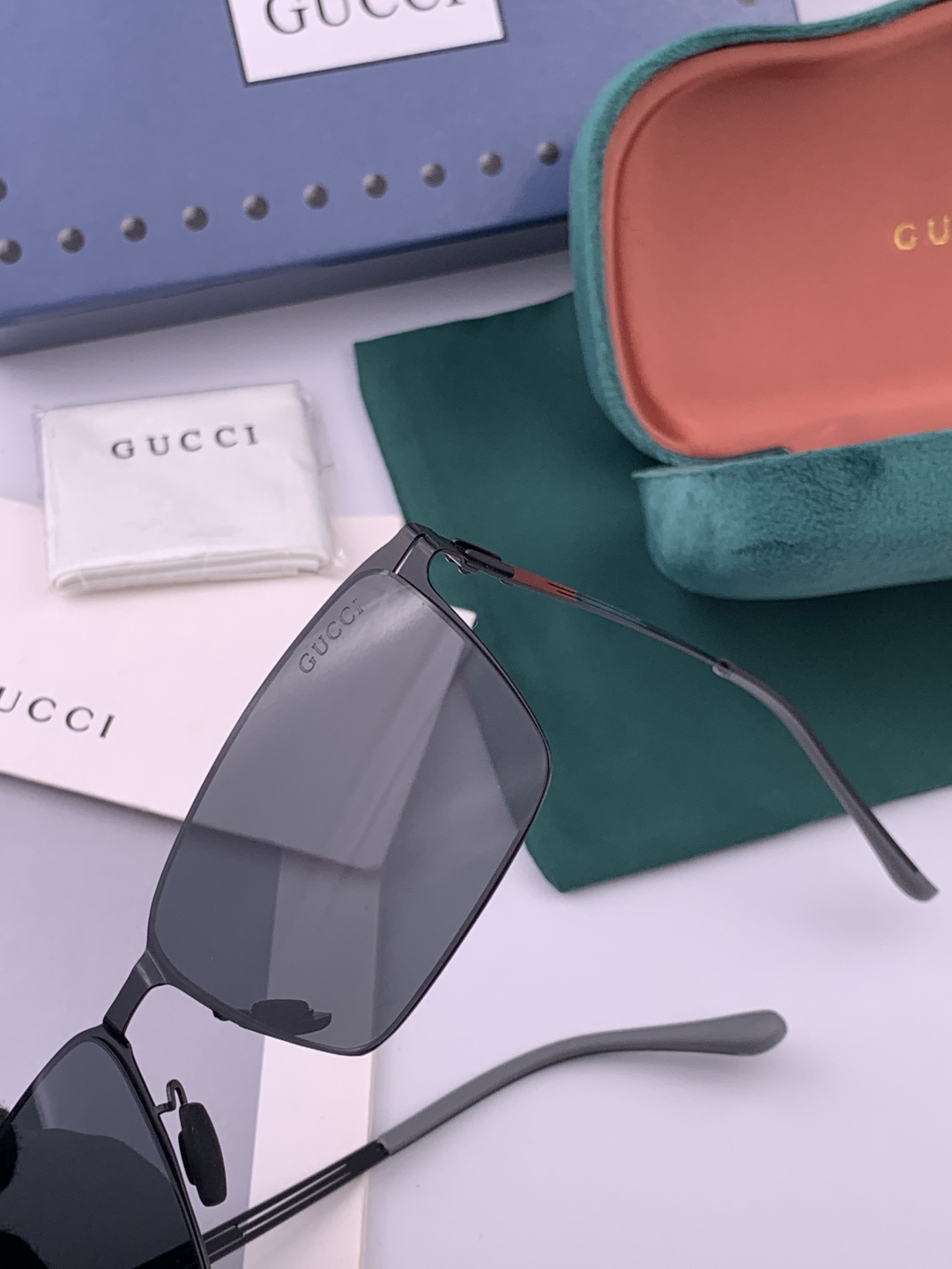 ♦️GUCCI 新款男女情侣款太阳镜多边形墨镜iP电镀永不褪色 超轻超有弹性整幅眼镜无螺丝重要的是压不坏