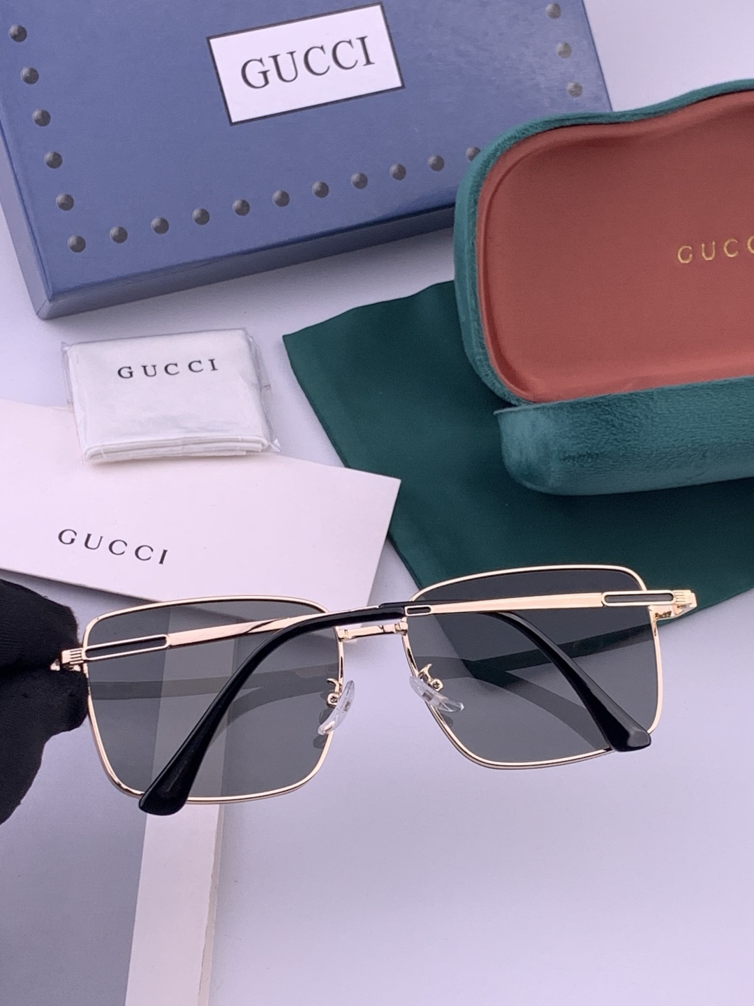 GUCCI 男款炫彩飞行员偏光太阳镜 ❤️材质：高清尼龙加厚卡槽高清偏光镜片 🌹无边框镜架💕颜👍型号：G