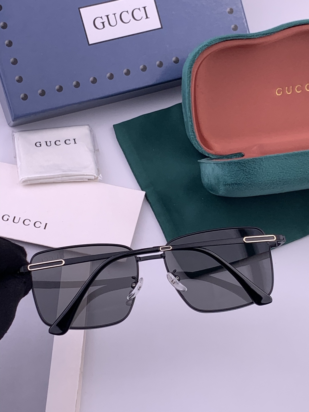 GUCCI 男款炫彩飞行员偏光太阳镜 ❤️材质：高清尼龙加厚卡槽高清偏光镜片 🌹无边框镜架💕颜👍型号：G