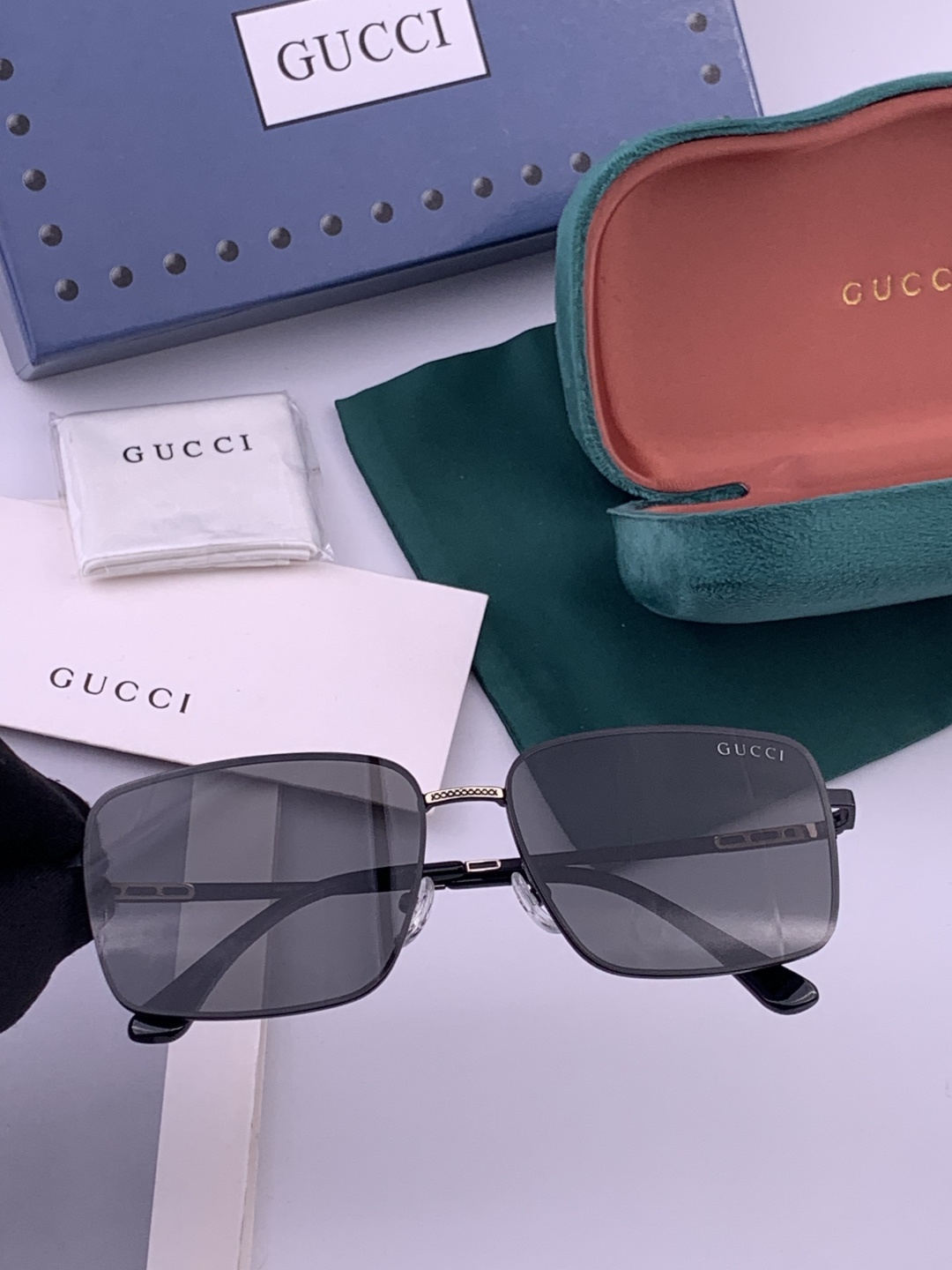 GUCCI 男款炫彩飞行员偏光太阳镜 ❤️材质：高清尼龙加厚卡槽高清偏光镜片 🌹无边框镜架💕颜👍型号：G