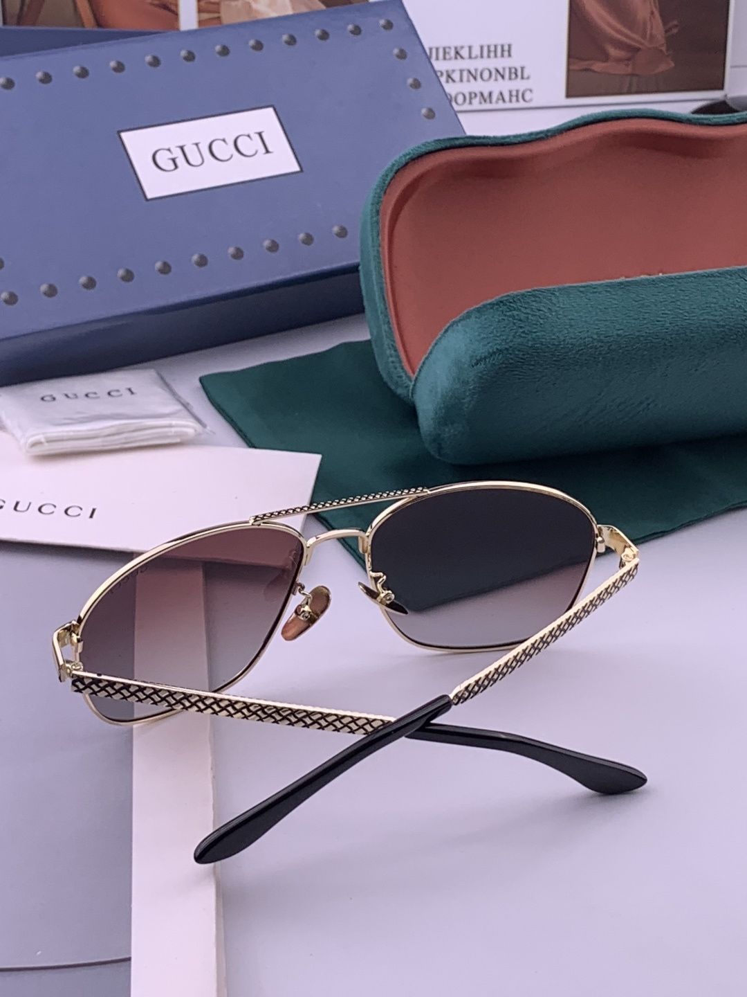 Gucci 🔥  高品质男女款墨镜   👍 进口宝丽来偏光镜片  🔥蛤蟆镜 开车钓鱼都可 🔥百搭显瘦墨镜
