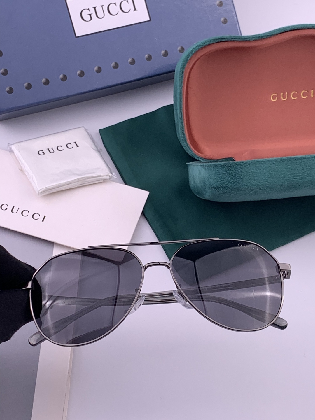 Gucci 🔥  高品质男女款墨镜   👍 进口宝丽来偏光镜片  🔥蛤蟆镜 开车钓鱼都可 🔥百搭显瘦墨镜
