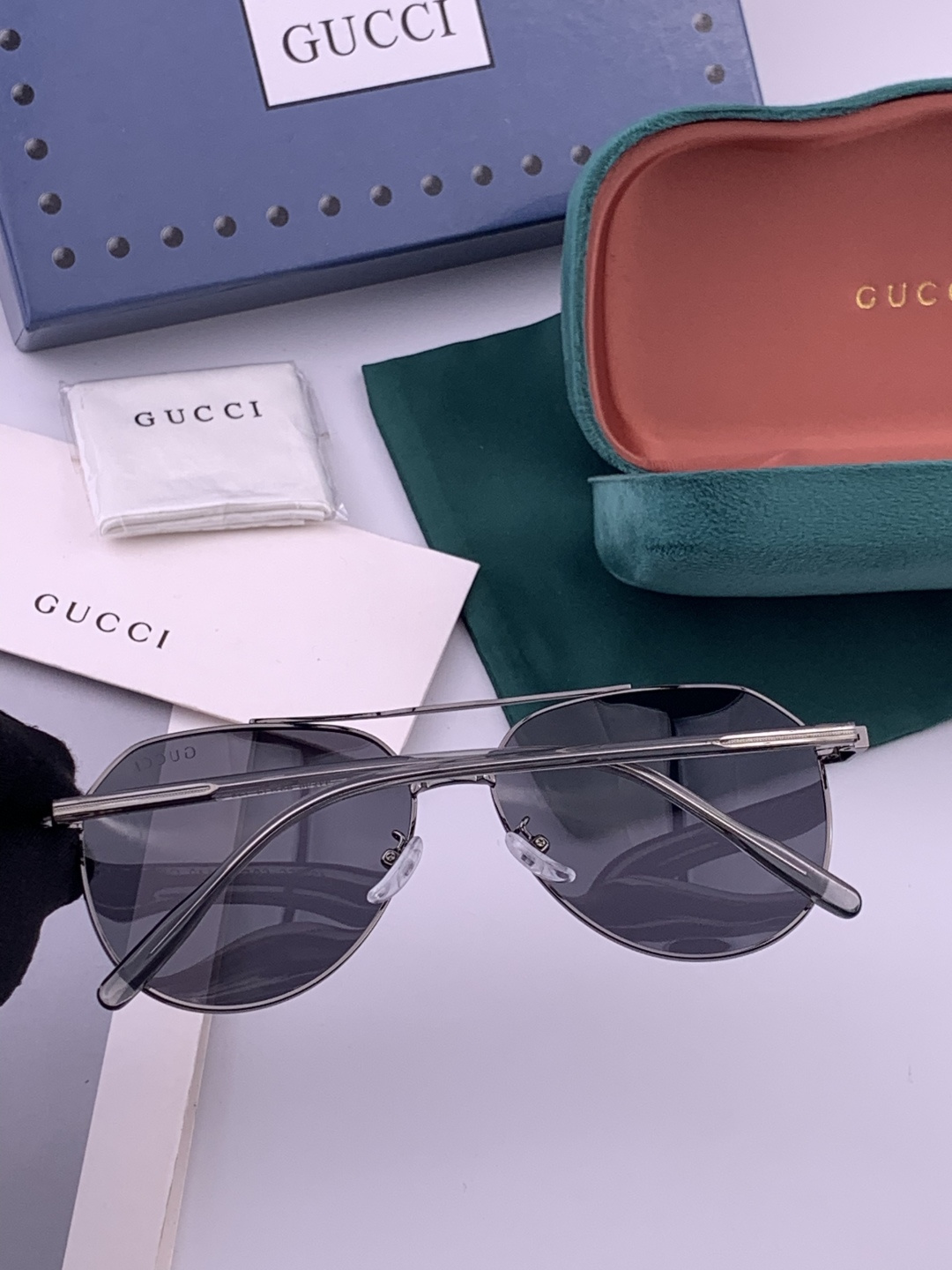 Gucci 🔥  高品质男女款墨镜   👍 进口宝丽来偏光镜片  🔥蛤蟆镜 开车钓鱼都可 🔥百搭显瘦墨镜