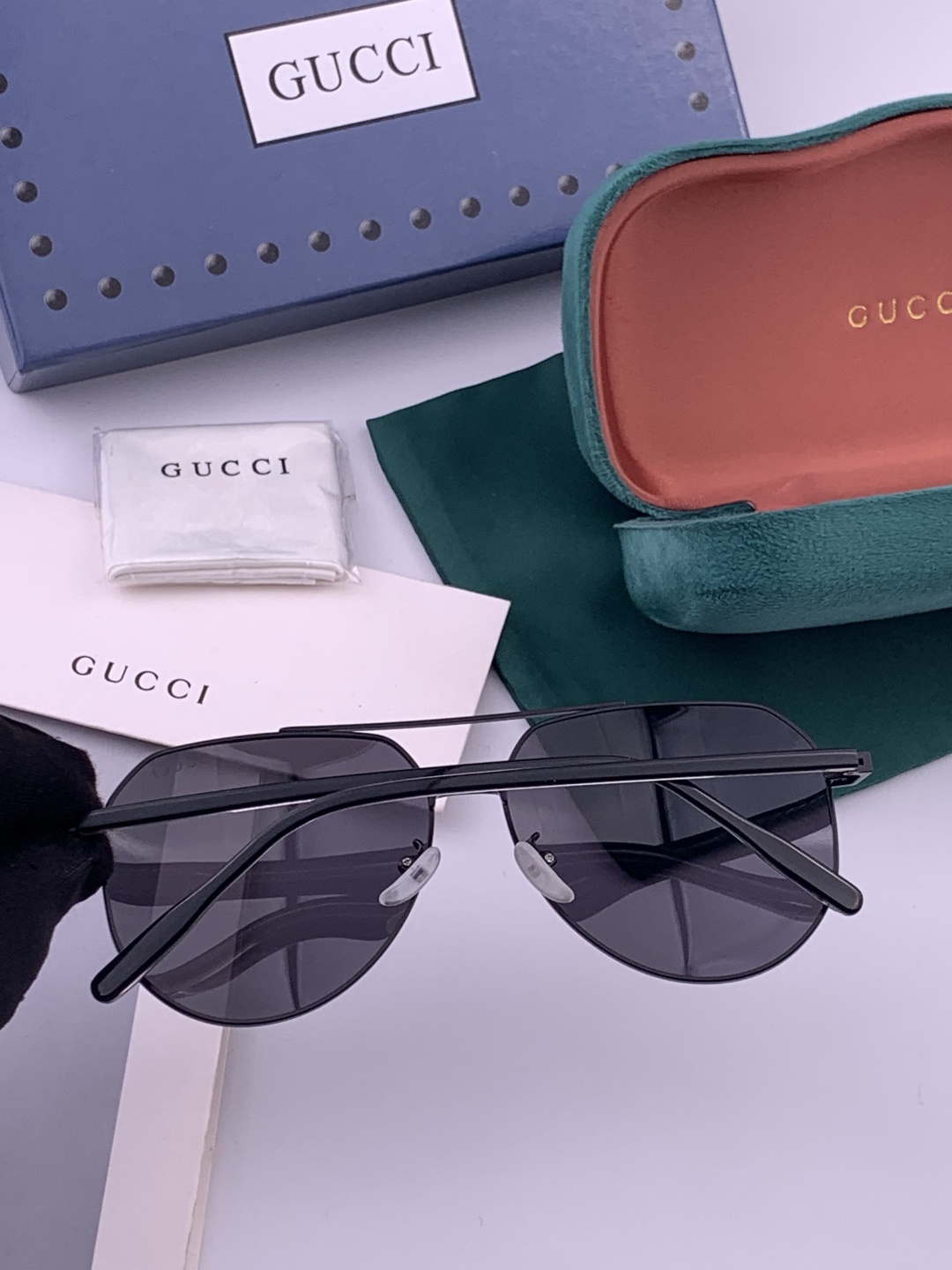 Gucci 🔥  高品质男女款墨镜   👍 进口宝丽来偏光镜片  🔥蛤蟆镜 开车钓鱼都可 🔥百搭显瘦墨镜