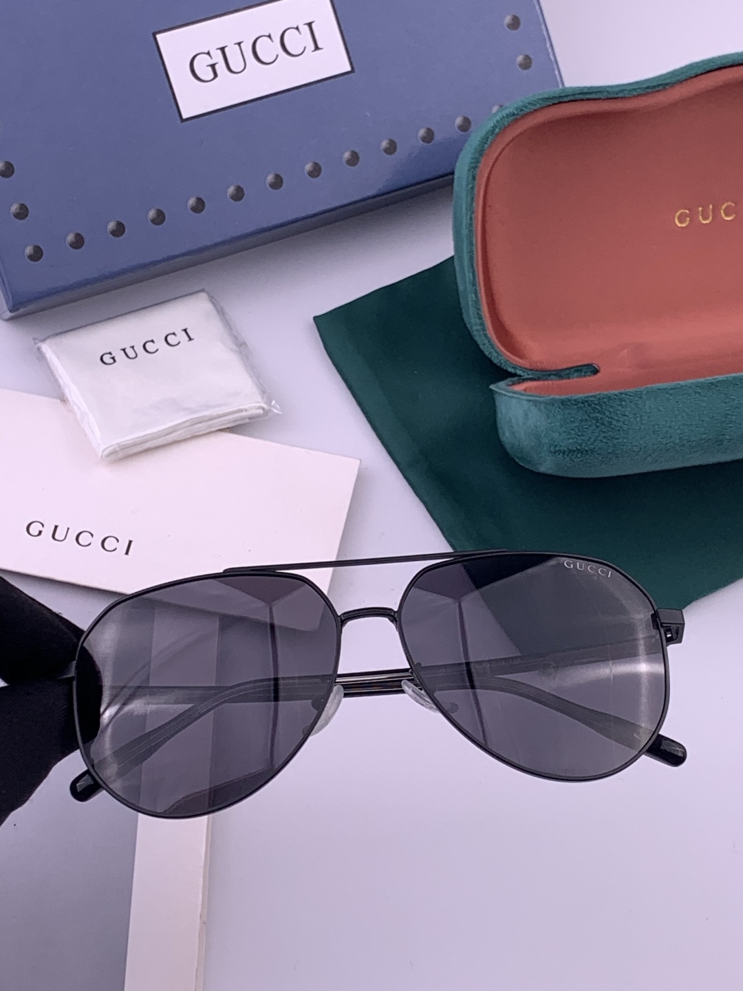 Gucci 🔥  高品质男女款墨镜   👍 进口宝丽来偏光镜片  🔥蛤蟆镜 开车钓鱼都可 🔥百搭显瘦墨镜