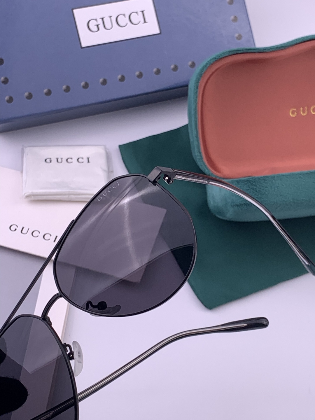 Gucci 🔥  高品质男女款墨镜   👍 进口宝丽来偏光镜片  🔥蛤蟆镜 开车钓鱼都可 🔥百搭显瘦墨镜