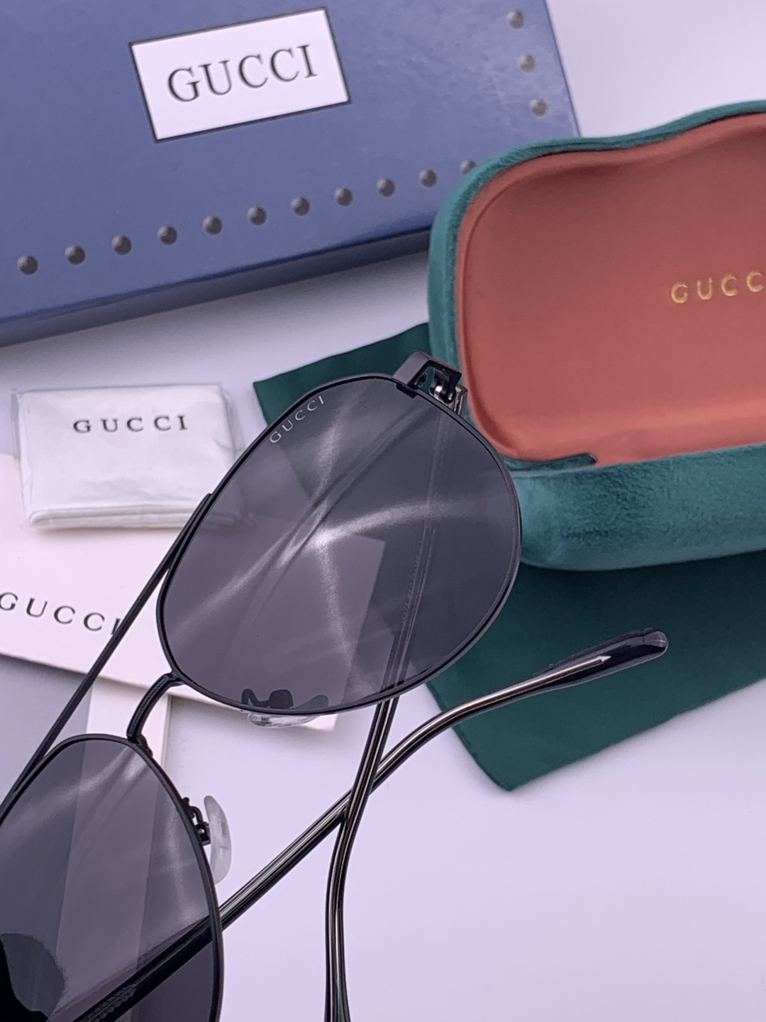 Gucci 🔥  高品质男女款墨镜   👍 进口宝丽来偏光镜片  🔥蛤蟆镜 开车钓鱼都可 🔥百搭显瘦墨镜