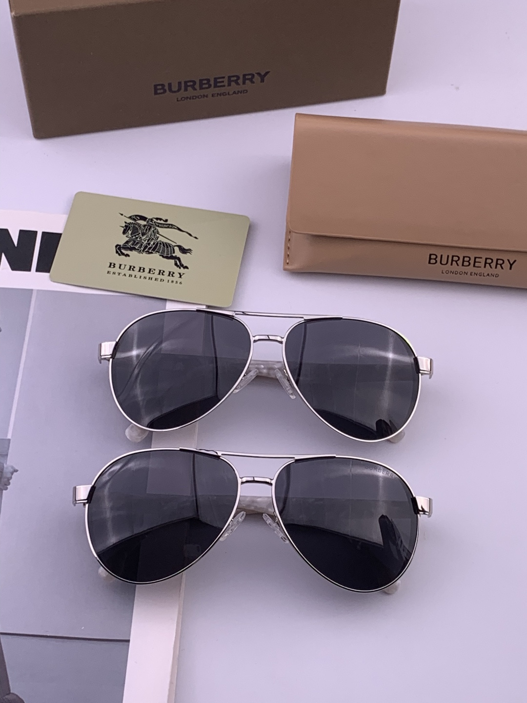BURBERRY 巴宝莉，男士太阳眼镜🕶正版蛤蟆，太阳镜💋高品质，不挑脸，火的狠🍁新款🍁无死角🔝型号：B