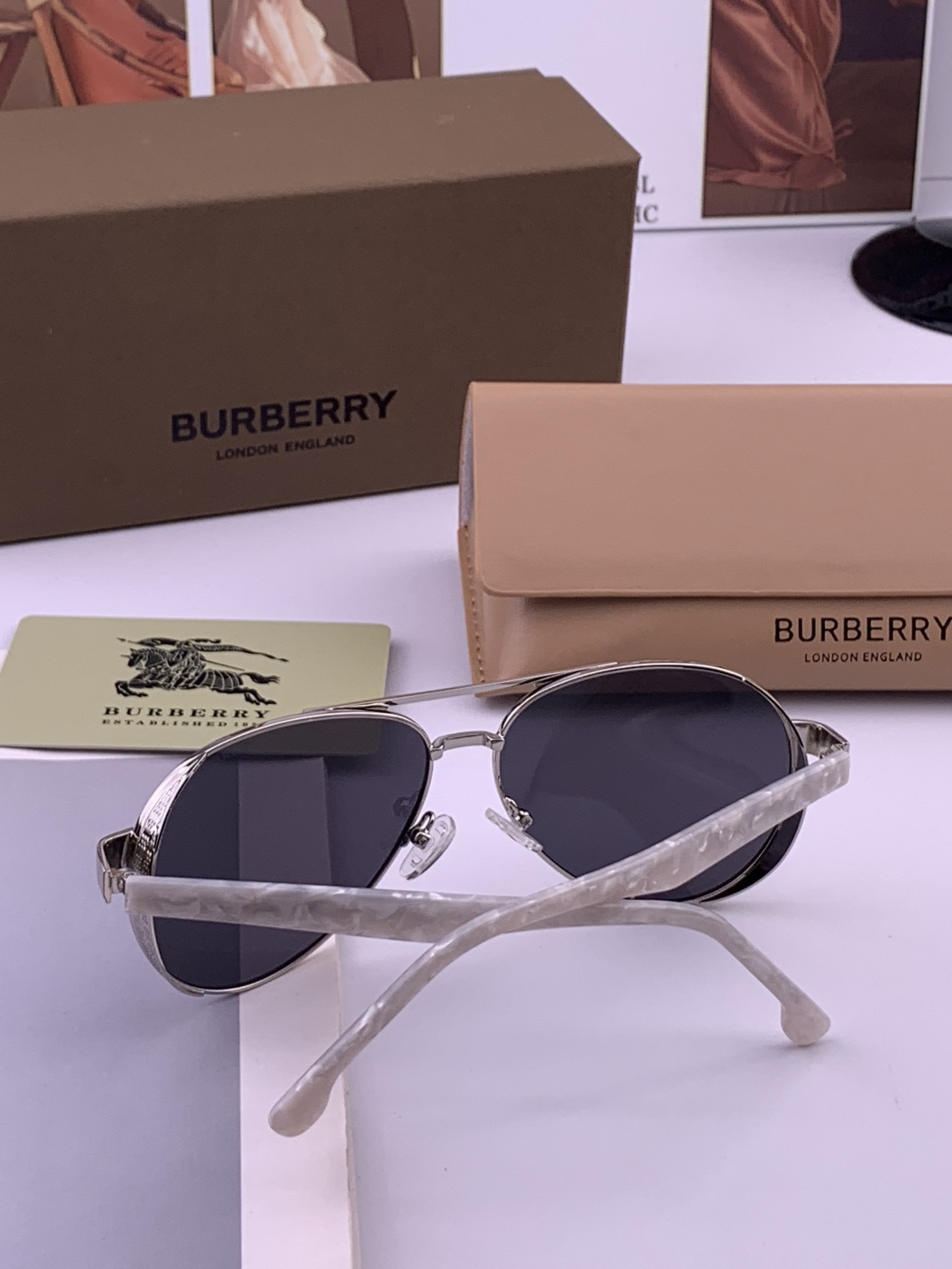 BURBERRY 巴宝莉，男士太阳眼镜🕶正版蛤蟆，太阳镜💋高品质，不挑脸，火的狠🍁新款🍁无死角🔝型号：B