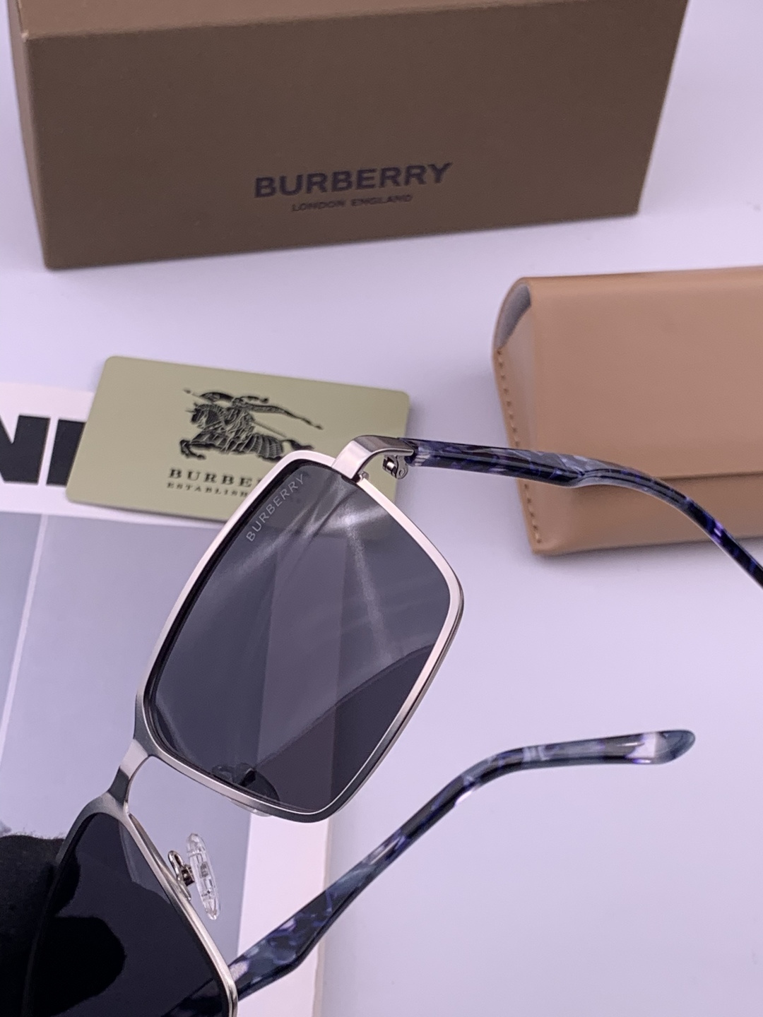 BURBERRY 巴宝莉，男士太阳眼镜🕶正版蛤蟆，太阳镜💋高品质，不挑脸，火的狠🍁新款🍁无死角🔝型号：B