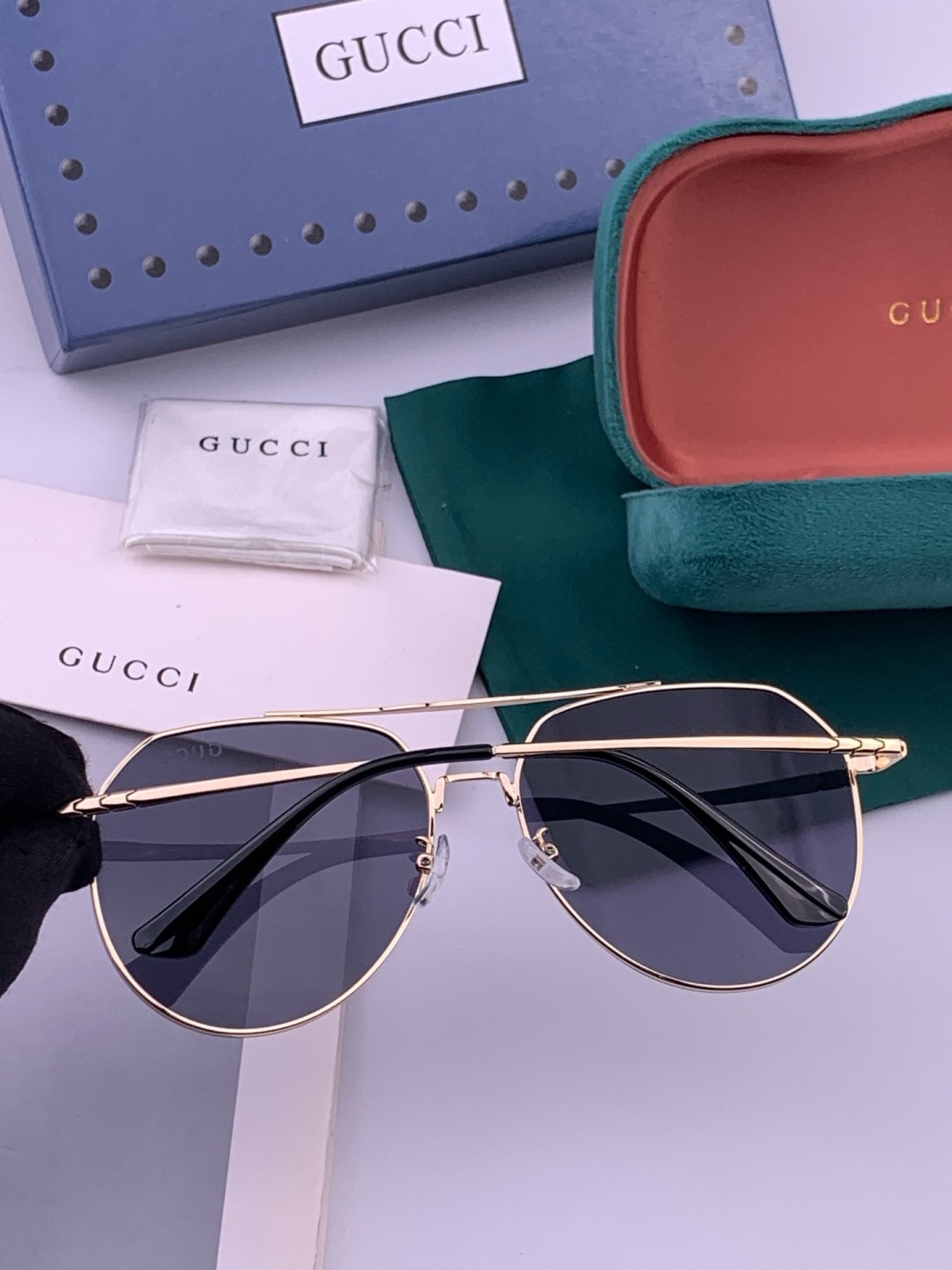 GUCCI 男款炫彩飞行员偏光太阳镜 ❤️材质：高清尼龙加厚卡槽高清偏光镜片 🌹无边框镜架💕颜👍型号：G
