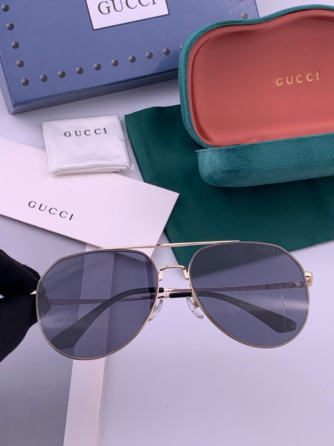 GUCCI 男款炫彩飞行员偏光太阳镜 ❤️材质：高清尼龙加厚卡槽高清偏光镜片 🌹无边框镜架💕颜👍型号：G