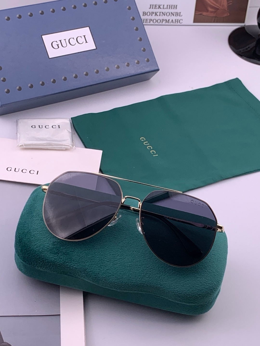 GUCCI 男款炫彩飞行员偏光太阳镜 ❤️材质：高清尼龙加厚卡槽高清偏光镜片 🌹无边框镜架💕颜👍型号：G