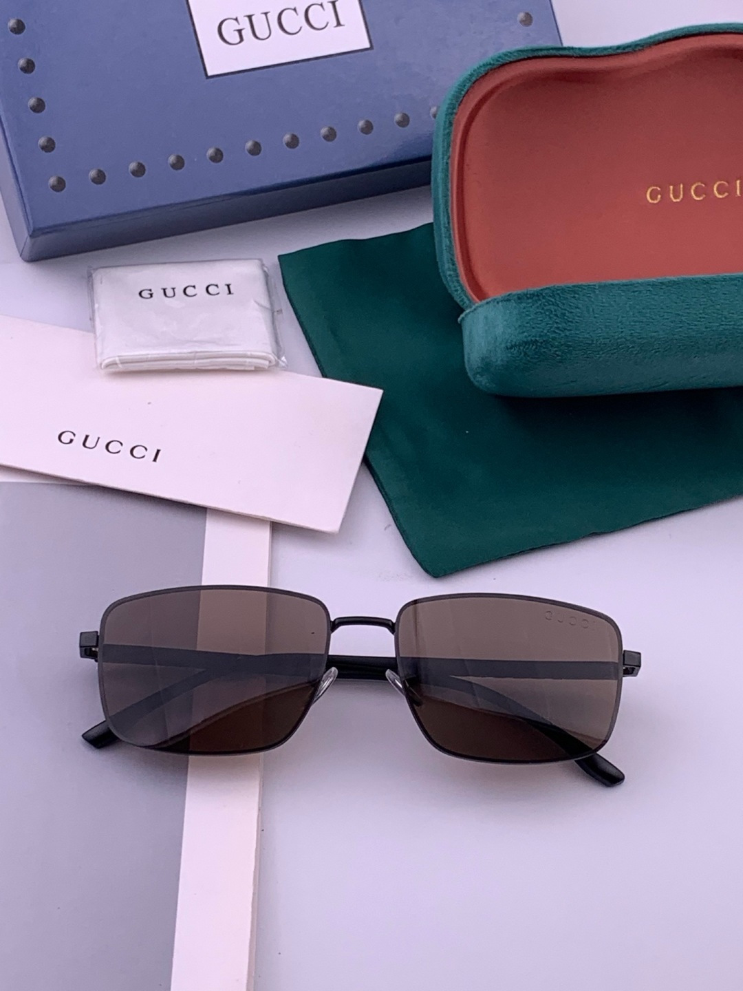 GUCCI 男款炫彩飞行员偏光太阳镜 ❤️材质：高清尼龙加厚卡槽高清偏光镜片 🌹无边框镜架💕颜👍型号：G