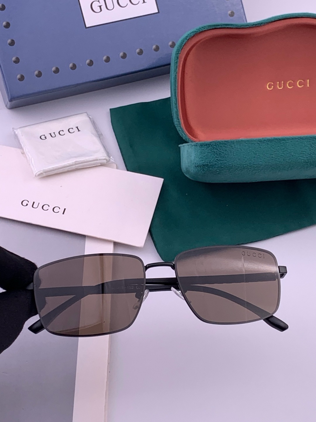 GUCCI 男款炫彩飞行员偏光太阳镜 ❤️材质：高清尼龙加厚卡槽高清偏光镜片 🌹无边框镜架💕颜👍型号：G