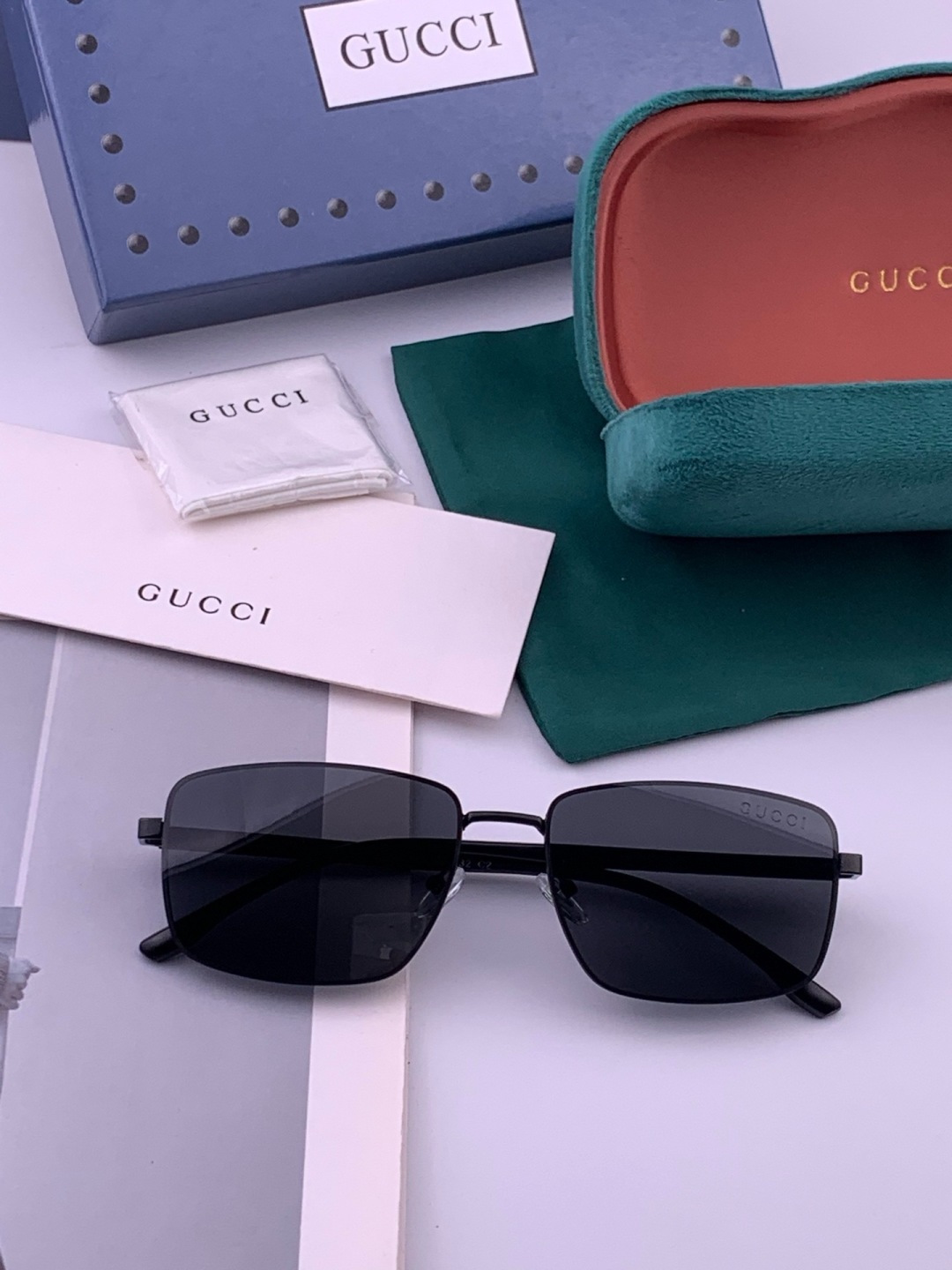 GUCCI 男款炫彩飞行员偏光太阳镜 ❤️材质：高清尼龙加厚卡槽高清偏光镜片 🌹无边框镜架💕颜👍型号：G