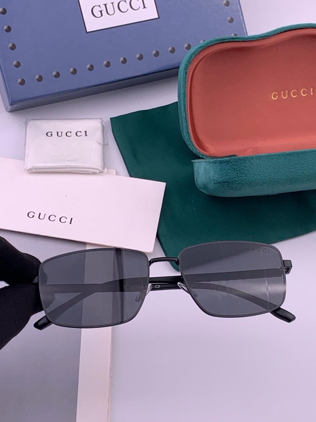 GUCCI 男款炫彩飞行员偏光太阳镜 ❤️材质：高清尼龙加厚卡槽高清偏光镜片 🌹无边框镜架💕颜👍型号：G