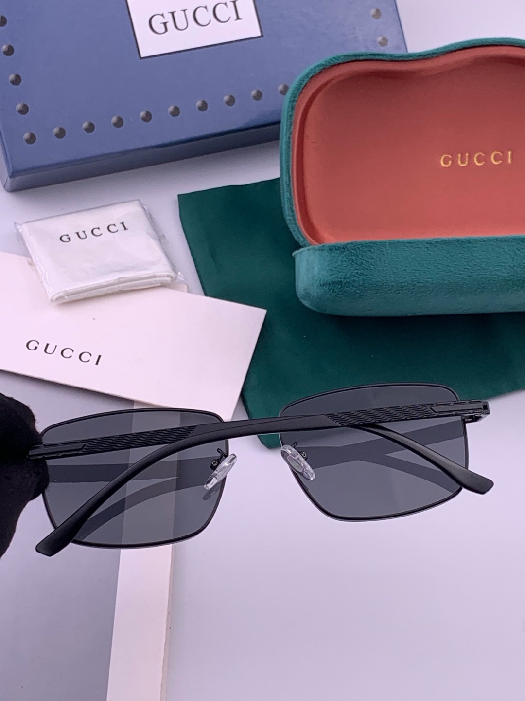 GUCCI 男款炫彩飞行员偏光太阳镜 ❤️材质：高清尼龙加厚卡槽高清偏光镜片 🌹无边框镜架💕颜👍型号：G